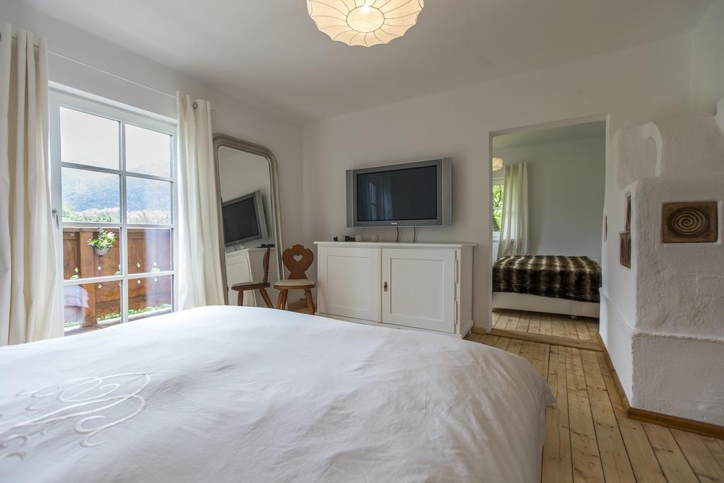 Forest Chalet, 15 Min To Salzburg Olt Town, And Most Beautiful Lakes, Secluded Location, 1,000 Sqm Garden, Mountainview, Panorama Sauna, Bath Whirlpool, Bbq&Bikes&Sunbeds For Free, Up To 10 P Golling an der Salzach Kamer foto