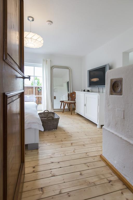 Forest Chalet, 15 Min To Salzburg Olt Town, And Most Beautiful Lakes, Secluded Location, 1,000 Sqm Garden, Mountainview, Panorama Sauna, Bath Whirlpool, Bbq&Bikes&Sunbeds For Free, Up To 10 P Golling an der Salzach Kamer foto