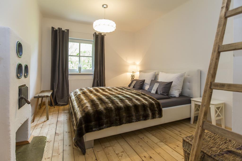 Forest Chalet, 15 Min To Salzburg Olt Town, And Most Beautiful Lakes, Secluded Location, 1,000 Sqm Garden, Mountainview, Panorama Sauna, Bath Whirlpool, Bbq&Bikes&Sunbeds For Free, Up To 10 P Golling an der Salzach Kamer foto