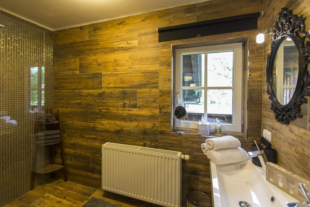 Forest Chalet, 15 Min To Salzburg Olt Town, And Most Beautiful Lakes, Secluded Location, 1,000 Sqm Garden, Mountainview, Panorama Sauna, Bath Whirlpool, Bbq&Bikes&Sunbeds For Free, Up To 10 P Golling an der Salzach Kamer foto
